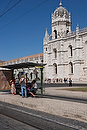 Europa;Portugal;Lisboa;edificios_religiosos;monasterio;monasterios;monasterio_Jeronimos;gente;personas;caminar;andar;caminando;peatones