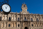 Europa;Espana;Castilla_y_Leon;Leon;monumental_e_historico;edificios_historicos;Monasterio_San_Marcos;hostal;reloj;relojes