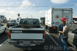 centroamerica_America_Central;paisaje_urbano;calles_y_avenidas;trafico;vehiculos;vehiculos_circulando;trafico_denso;caravanas;gente;personas;sociedad;actividades_sociales;gente_trabajando;trabajadores;trabajo;Vendedores_ambulantes;vendedor_periodicos;tropico;zonas_tropicales