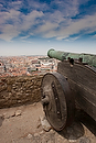 Europa;Portugal;Lisboa;monumental_e_historico;monumentos;castillos;castillo_San_Jorge;fortaleza;entorno_urbano;vista_aerea;cultura;tradiciones;tradicional;casas_tradicionales;arquitectura;casas;viviendas;armamento;armas_fuego;canon;canones