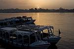 Africa;Egipto;agua;rio;rios;rio_Nilo;navegacion;navegando;barco;barcos;paisajes;salida_del_Sol;al_alba;amanecer;Vistas_Luxor