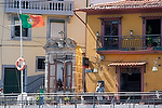 Europa;Portugal;Oporto;cultura;tradiciones;tradicional;casas_tradicionales;entorno_urbano;arquitectura;casas;viviendas;iconos_y_emblemas;simbolos;banderas;bandera_Portugal