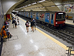 Europa;Portugal;Lisboa;transporte;medios_transporte;transportes_terrestres;metro;suburbano;tren_subterraneo;viajar;pasajero;pasajeros;gente;personas;tren
