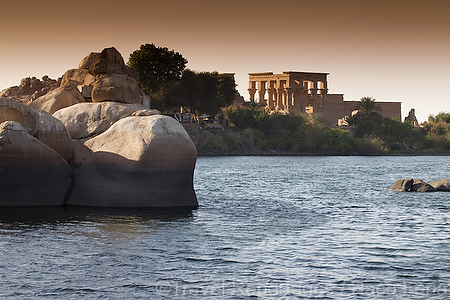 Africa;Egipto;monumental_e_historico;civilizaciones;antiguo_Egipto;monumentos_egipcios;cultura;arte;arte_antiguo;Arte_Egipcio;Templo_Philae;estilos_arquitectonicos;arquitectura;estilo_ptolemaico