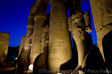 Africa;Egipto;monumental_e_historico;civilizaciones;antiguo_Egipto;monumentos_egipcios;cultura;arte;arte_antiguo;Arte_Egipcio;escultura;esculturas;arquitectura;columnas;El_templo_Luxor;luz;iluminacion;noche;nocturno;vista_nocturna;de_noche;iluminacion_nocturna;nocturnas