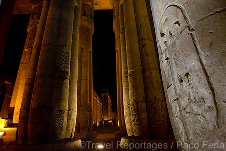 Africa;Egipto;monumental_e_historico;civilizaciones;antiguo_Egipto;monumentos_egipcios;cultura;arte;arte_antiguo;Arte_Egipcio;arquitectura;columnas;El_templo_Luxor;luz;iluminacion;noche;nocturno;vista_nocturna;de_noche;iluminacion_nocturna;nocturnas