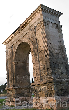 monumental_e_historico;civilizaciones;civilizacion_Romana;cultura;arte;estilos_arquitectonicos;arcos;Europa;Espana;estilo_Romano;arco_Triunfo;Arco_romano_Bara;monumentos;arco_del_triunfo