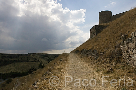 Castillo_de;monumental_e_historico;monumentos;castillos;ruinas_arqueologicas;arqueologia;restos_arqueologicos;castillos_en_ruinas