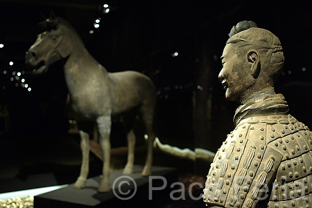 monumental_e_historico;monumentos;mausoleos;tumbas;ruinas_arqueologicas;arqueologia;restos_arqueologicos;civilizaciones;China_imperial;Guerreros_terracota;ejercito_terracota;guerreros_Xiam;cultura;patrimonio_humanidad;esculturas;Forum_Barcelona