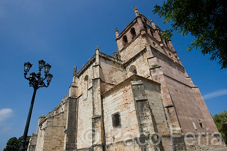 Europa;Espana;Cantabria;cultura;arte;estilos_arquitectonicos;estilo_Gotico;monumental_e_historico;edificios_religiosos;iglesia_gotica;ritos_y_creencias;religiones;religion;Cristianismo;ciudades_historicas;ciudades_medievales;iglesia_santa_Maria_Ángeles