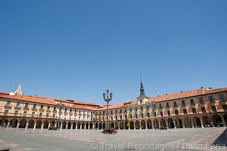 Europa;Espana;Castilla_y_Leon;Leon;monumental_e_historico;entorno_urbano;arquitectura;estilos_arquitectonicos;arquitectura_clasica_espanola;plaza_Mayor