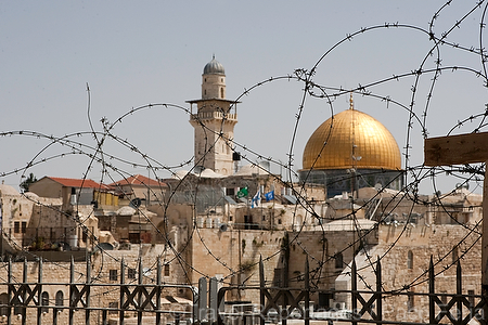 Asia;Proximo_Oriente;Israel;monumental_e_historico;ciudades_historicas;Jerusalen;lugares_historicos;Cupula_Roca;cupula_dorada;entorno_urbano;alambrada