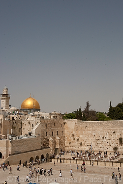 Asia;Proximo_Oriente;Israel;monumental_e_historico;ciudades_historicas;Jerusalen;lugares_historicos;Cupula_Roca;El_muro_lamentaciones;gente;personas;sociedad;razas_y_etnias;Judio;judaismo;cultura;ritos_y_creencias;religion;religiones;creyentes;gente_rezando;rezar;cupula_dorada