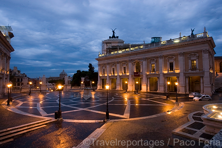 monumental_e_historico;ciudades_historicas;entorno_urbano;parques_y_plazas_publicas;lugares_historicos;el_Capitolio;naturaleza_y_medioambiente;medioambiental;paisajes;paisaje_nocturno;cultura;arte;estilos_artisticos;estilo_renacentista;renacimiento;Miguel_Angel;Michelangelo;Plaza_del_Campidoglio