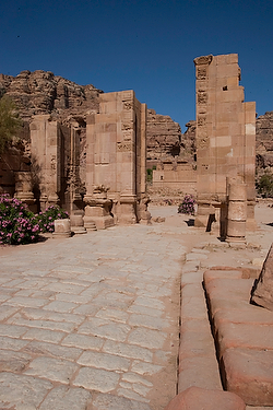 Asia;Proximo_Oriente;Jordania;monumental_e_historico;ciudades_historicas;Petra;ruinas_arqueologicas;arqueologia;restos_arqueologicos;civilizaciones;Nabateos;montanas;montana;cultura;arte;arte_antiguo;Arte_Romano;estilos_arquitectonicos;arquitectura;estilo_Romano;Ruinas_Romanas;naturaleza_y_medioambiente;medioambiental;paisajes;roca;rocas