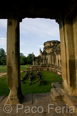 Asia;Camboya;Sudeste_Asiatico;cultura;ritos_y_creencias;religiones;religion;Budismo;monumental_e_historico;monumentos;civilizaciones;Khmer;Jemer;edificios_religiosos;templo;templos;Budista;tropico;zonas_tropicales;templos_Angkor;Banteay_Srei;civilizacion_Jemer;monumentos_en_ruinas;ruinas_arqueologicas