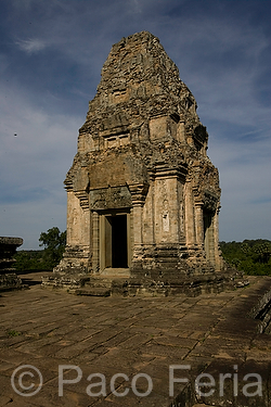 Asia;Camboya;Sudeste_Asiatico;cultura;ritos_y_creencias;religiones;religion;Budismo;monumental_e_historico;monumentos;civilizaciones;Khmer;Jemer;edificios_religiosos;templo;templos;Budista;tropico;zonas_tropicales;templos_Angkor;Pre_Rup;civilizacion_Jemer;monumentos_en_ruinas;ruinas_arqueologicas