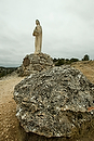 cultura;ritos_y_creencias;iconos_religiosos;religiones;simbolos_religiosos;imagenes_Santos;monumental_e_historico;monumentos;esculturas;naturaleza_y_medioambiente;medioambiental;paisajes;rocas;paisaje_rural;soledad;solitario;virgen_Maria;arte;escultura;escultura_piedra