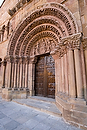 Iglesia_Santo_Domingo;cultura;ritos_y_creencias;edificios_religiosos;iglesia;parroquia;arte;estilos_arquitectonicos;estilo_Romanico;arte_Romanico