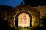 Europa;Espana;Asturias;entorno_urbano;vista_nocturna;iluminacion_nocturna;nocturnas;nocturno;iluminacion_artificial;naturaleza_y_medioambiente;medioambiental;paisajes;paisaje_nocturno;monumental_e_historico;ciudades_historicas;ciudades_medievales;cultura;ritos_y_creencias;religiones;religion;Cristianismo;monumentos;puente_romano