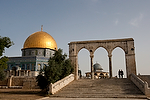 Asia;Proximo_Oriente;Israel;monumental_e_historico;ciudades_historicas;Jerusalen;lugares_historicos;Explanada_mezquitas;Monte_del_Templo;Cupula_Roca;edificios_religiosos;mezquita;colores;color;color_dominante;color_dorado;cupula_dorada;cultura;arte;estilos_arquitectonicos;arquitectura;arcos