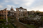 monumental_e_historico;ciudades_historicas;cultura;arte;arte_antiguo;Arte_Romano;estilos_arquitectonicos;estilo_Romano;civilizaciones;cultura_Romana;naturaleza_y_medioambiente;medioambiental;paisajes;salida_del_Sol;al_alba;amanecer;luz;iluminacion;contraluz;monumentos;monumentos_en_ruinas;ruinas_arqueologicas;entorno_urbano;arquitectura;arquitectura_romana;el_foro_romano