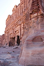 Asia;Proximo_Oriente;Jordania;monumental_e_historico;ciudades_historicas;Petra;ruinas_arqueologicas;arqueologia;restos_arqueologicos;civilizaciones;Nabateos;montanas;montana;monumentos_historicos;templo;naturaleza_y_medioambiente;medioambiental;paisajes;roca;rocas;colores;color;color_dominante;color_rojo