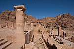 Asia;Proximo_Oriente;Jordania;monumental_e_historico;ciudades_historicas;Petra;ruinas_arqueologicas;arqueologia;restos_arqueologicos;civilizaciones;Nabateos;montanas;montana;cultura;arte;arte_antiguo;Arte_Romano;estilos_arquitectonicos;arquitectura;estilo_Romano;Ruinas_Romanas;columnas;naturaleza_y_medioambiente;medioambiental;paisajes;roca;rocas