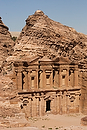 Asia;Proximo_Oriente;Jordania;monumental_e_historico;ciudades_historicas;Petra;ruinas_arqueologicas;arqueologia;restos_arqueologicos;civilizaciones;Nabateos;montanas;montana;monumentos_historicos;templo;monasterio;monasterios;estilos_arquitectonicos;arquitectura;columnas;naturaleza_y_medioambiente;medioambiental;paisajes;roca;rocas