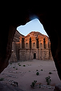 Asia;Proximo_Oriente;Jordania;monumental_e_historico;ciudades_historicas;Petra;ruinas_arqueologicas;arqueologia;restos_arqueologicos;civilizaciones;Nabateos;montanas;montana;monumentos_historicos;templo;monasterio;monasterios;naturaleza_y_medioambiente;medioambiental;paisajes;puesta_Sol;atardecer;ocaso;estilos_arquitectonicos;arquitectura;columnas;roca;rocas