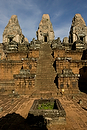 Asia;Camboya;Sudeste_Asiatico;cultura;ritos_y_creencias;religiones;religion;Budismo;monumental_e_historico;monumentos;civilizaciones;Khmer;Jemer;edificios_religiosos;templo;templos;Budista;tropico;zonas_tropicales;templos_Angkor;Pre_Rup;civilizacion_Jemer;monumentos_en_ruinas;ruinas_arqueologicas