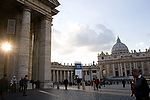 monumental_e_historico;ciudades_historicas;edificios_religiosos;basilica;basilica_San_Pedro;cultura;ritos_y_creencias;religion;religiones;Cristianismo;catolicos;catolicismo;la_plaza_San_Pedro;naturaleza_y_medioambiente;medioambiental;paisajes;puesta_Sol;atardecer;ocaso