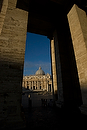 monumental_e_historico;ciudades_historicas;edificios_religiosos;basilica;basilica_San_Pedro;cultura;ritos_y_creencias;religion;religiones;Cristianismo;catolicos;catolicismo;la_plaza_San_Pedro;arquitectura;detalles_arquitectonicos;cupulas;paisajes;puesta_Sol;atardecer;ocaso;colores;color;color_dominante;color_dorado;luz_dorada